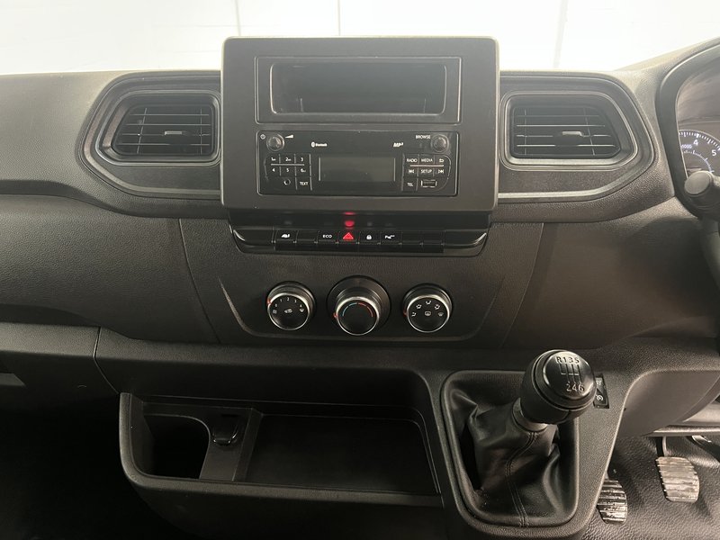 2023 Nissan Interstar High Roof Panel Van — photo 3 of 15