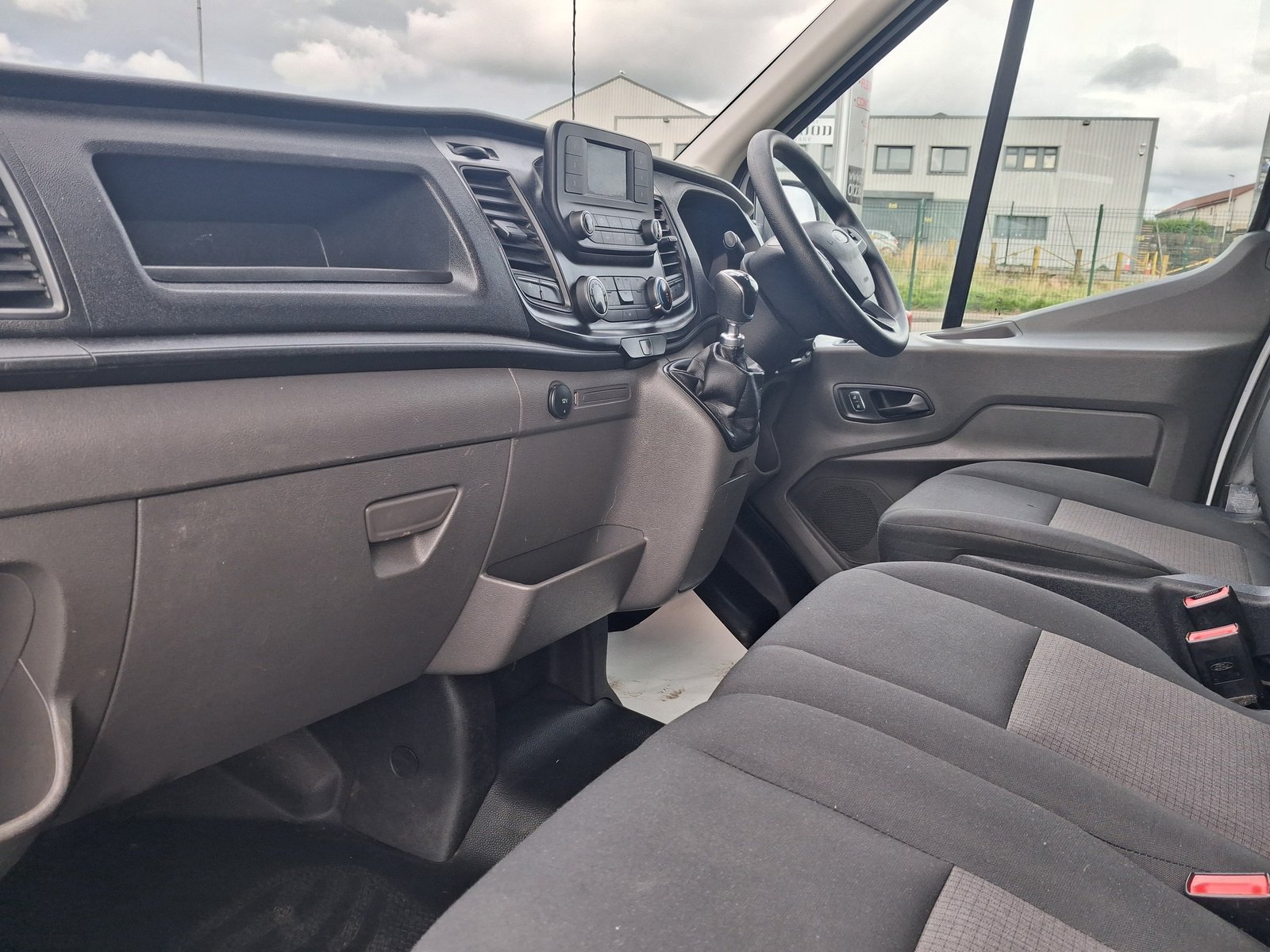 2022 Ford Transit Luton Box Van — photo 2 of 2