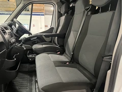 2018 Nissan Nv400 Luton Low Loader Van — cab interior