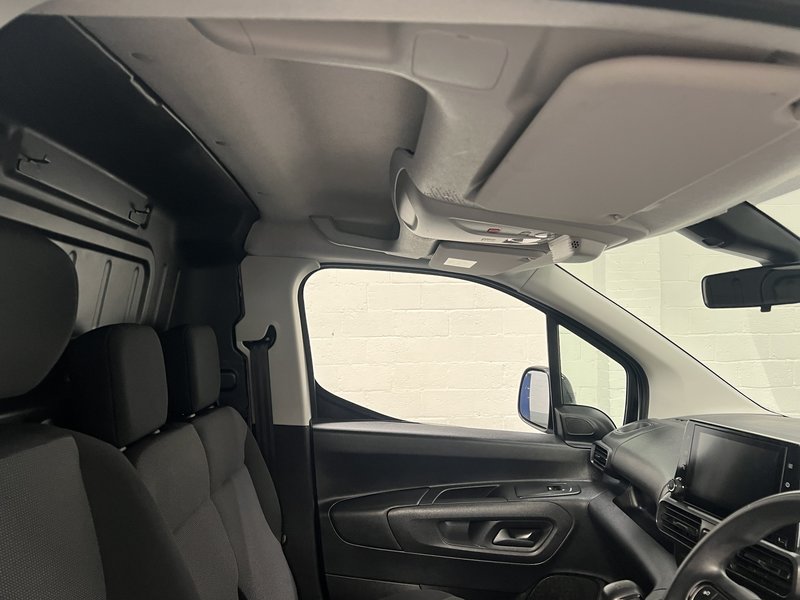 2023 Toyota Proace City Panel Van — photo 2 of 22