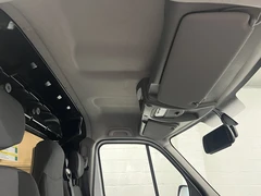 2018 Nissan Nv400 Luton Low Loader Van — cab interior