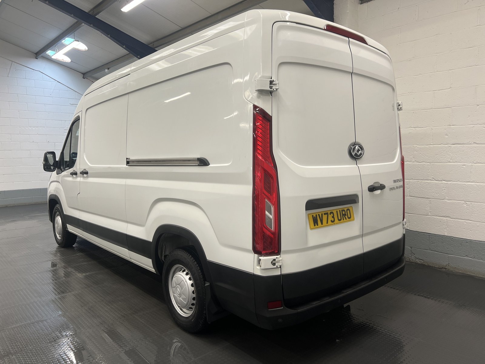 2023 Maxus Deliver 9 High Roof Panel Van — photo 1 of 16