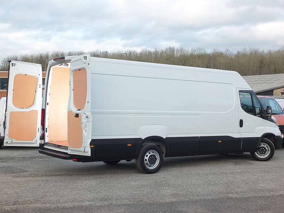 2024 Iveco Daily Panel Van — photo 1 of 10