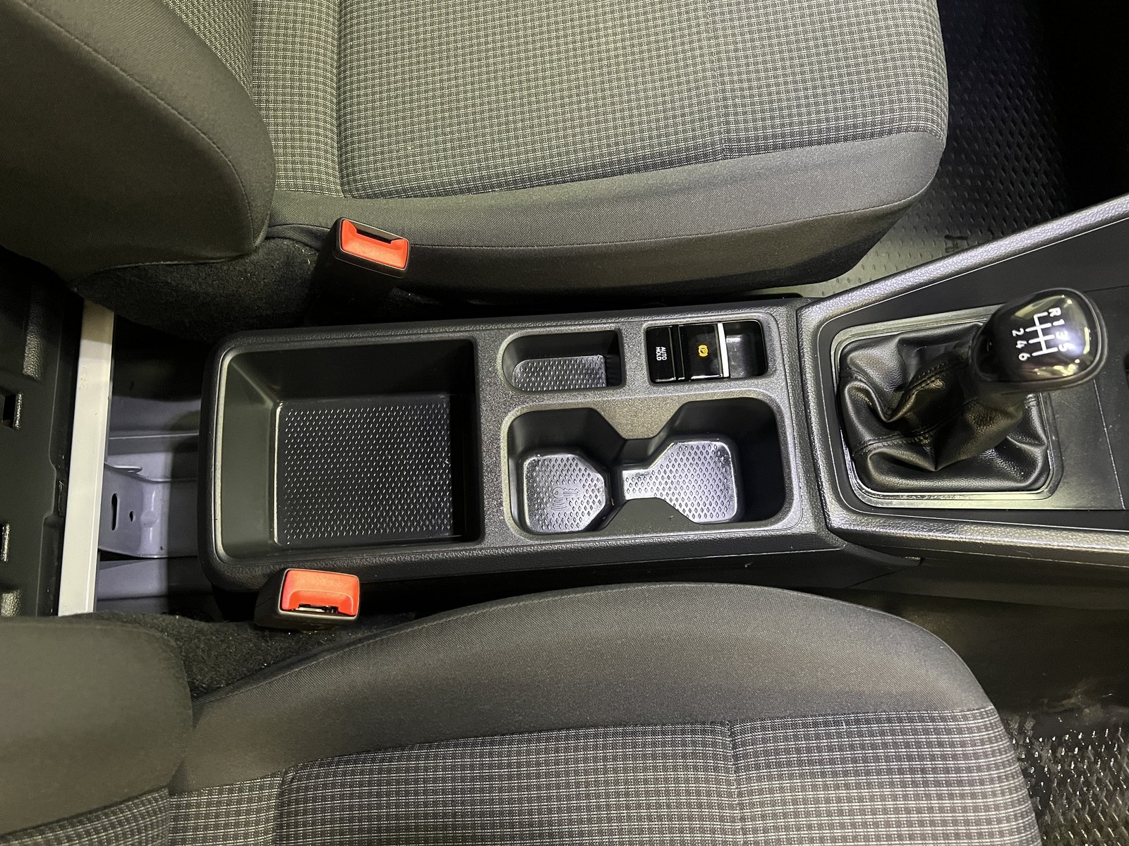 2025 Volkswagen Caddy Maxi Panel Van — photo 2 of 10