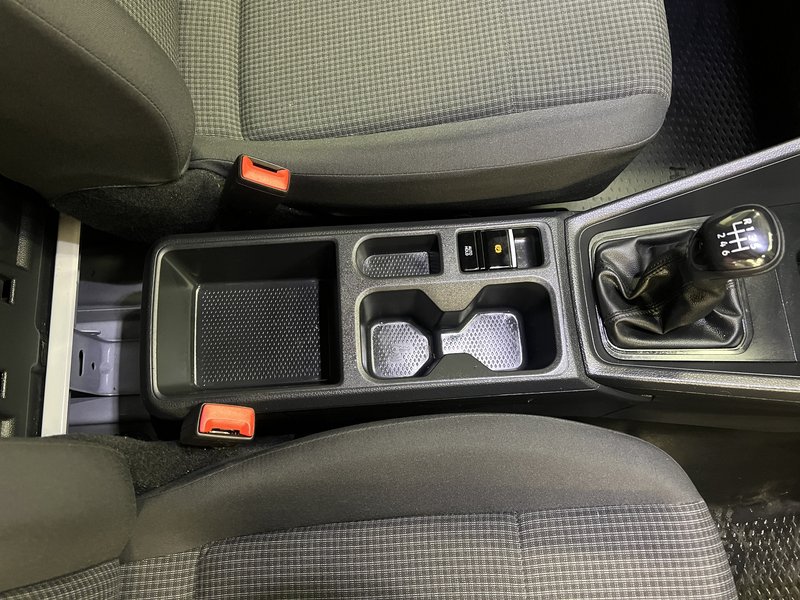 2025 Volkswagen Caddy Maxi Panel Van — photo 2 of 10