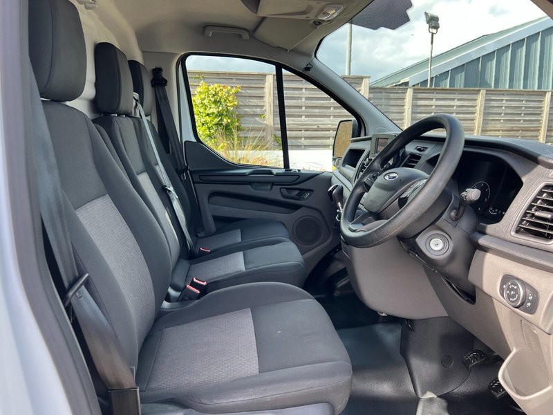 2023 Ford Transit Custom Panel Van — photo 3 of 10