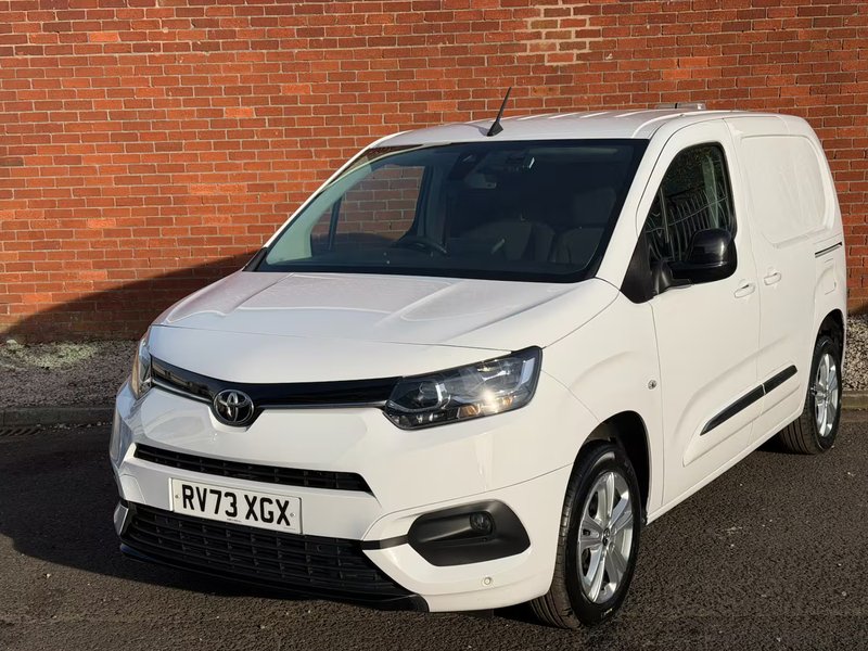 2023 Toyota Proace Panel Van — photo 3 of 14