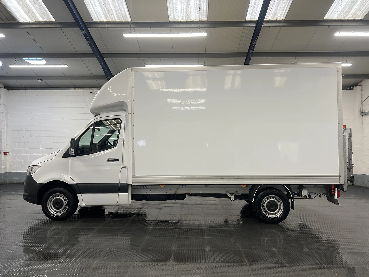 2022 Mercedes-Benz Sprinter Luton Box Van — photo 1 of 39