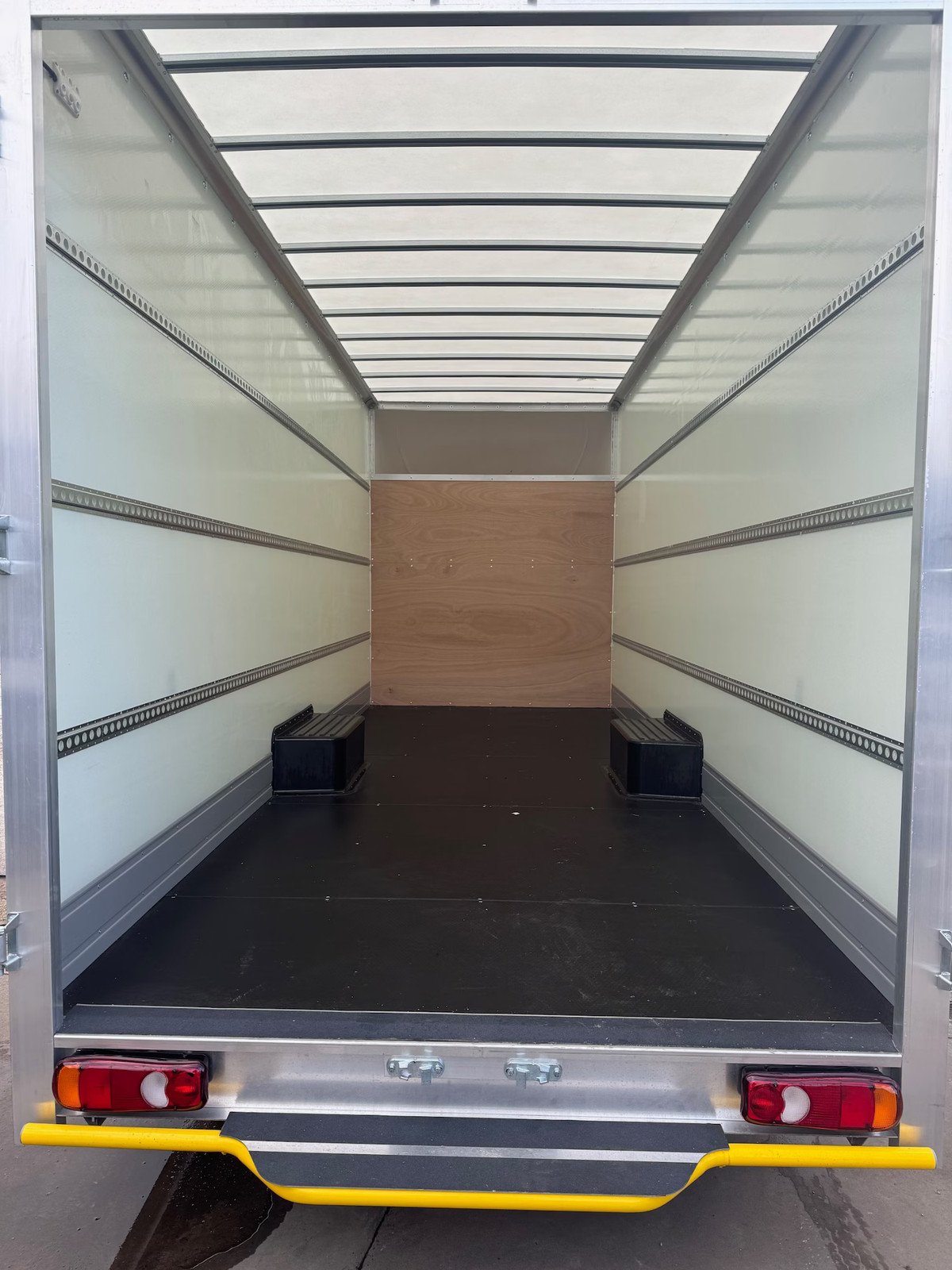 2026 Volkswagen Crafter Luton Low Loader Van — photo 5 of 5