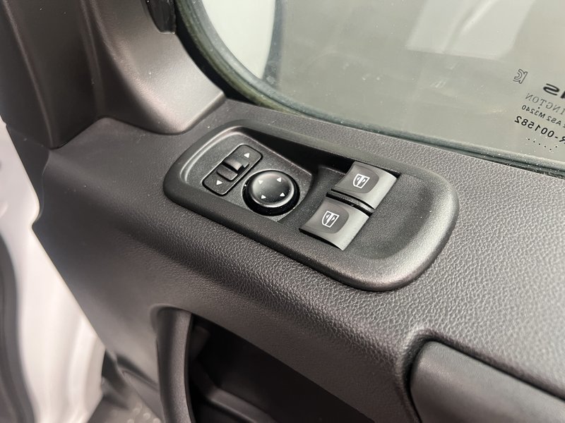 2023 Renault Master Panel Van — photo 2 of 22
