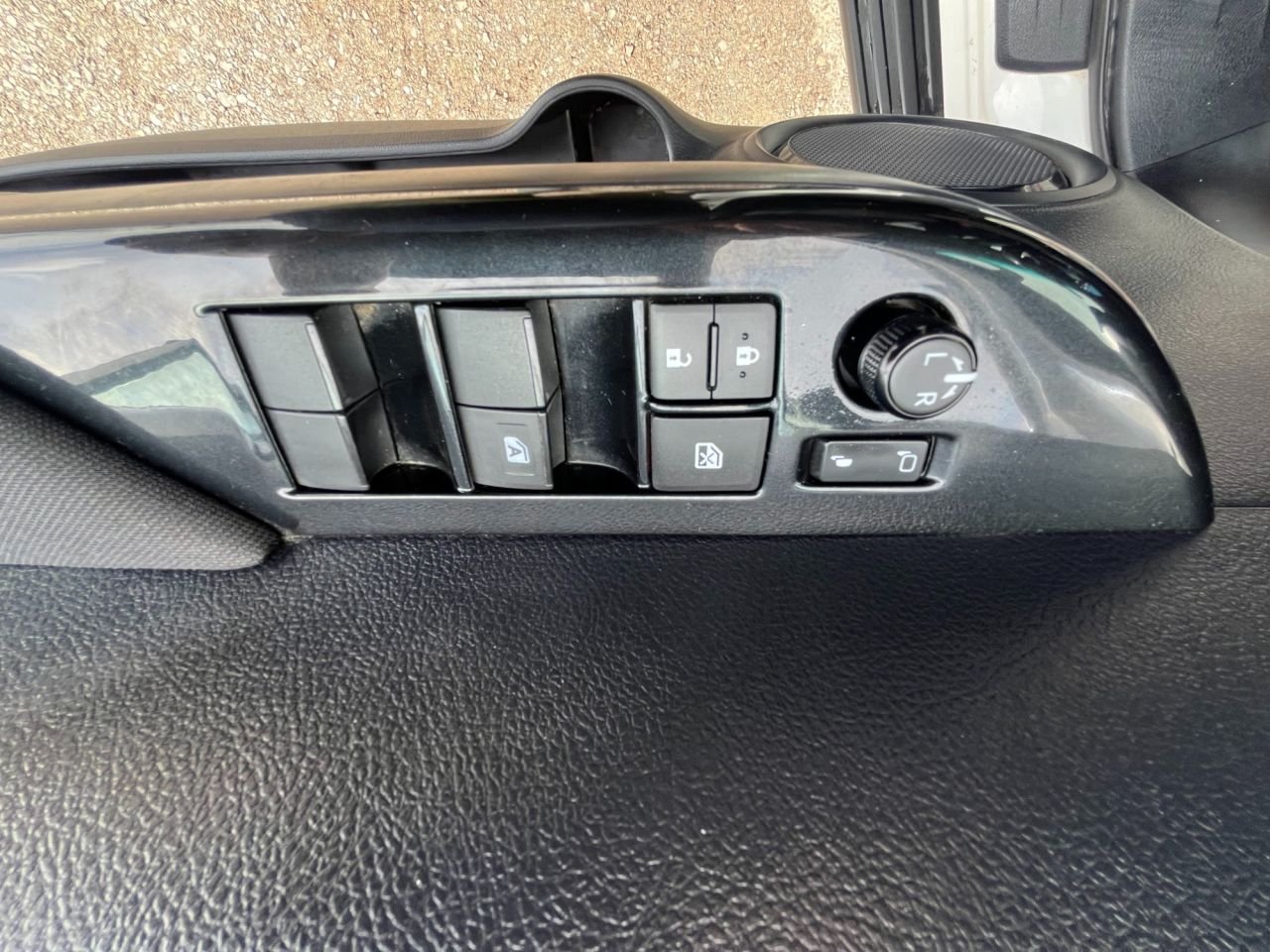 2023 Toyota Hilux Double Cab PickUp Van — photo 7 of 7