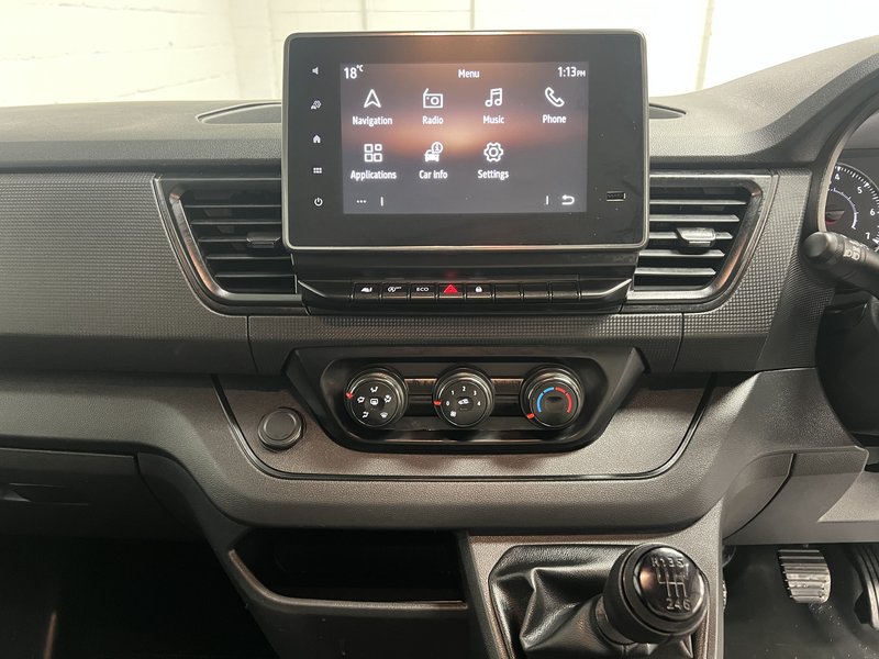2024 Renault Trafic High Roof Panel Van — photo 3 of 15