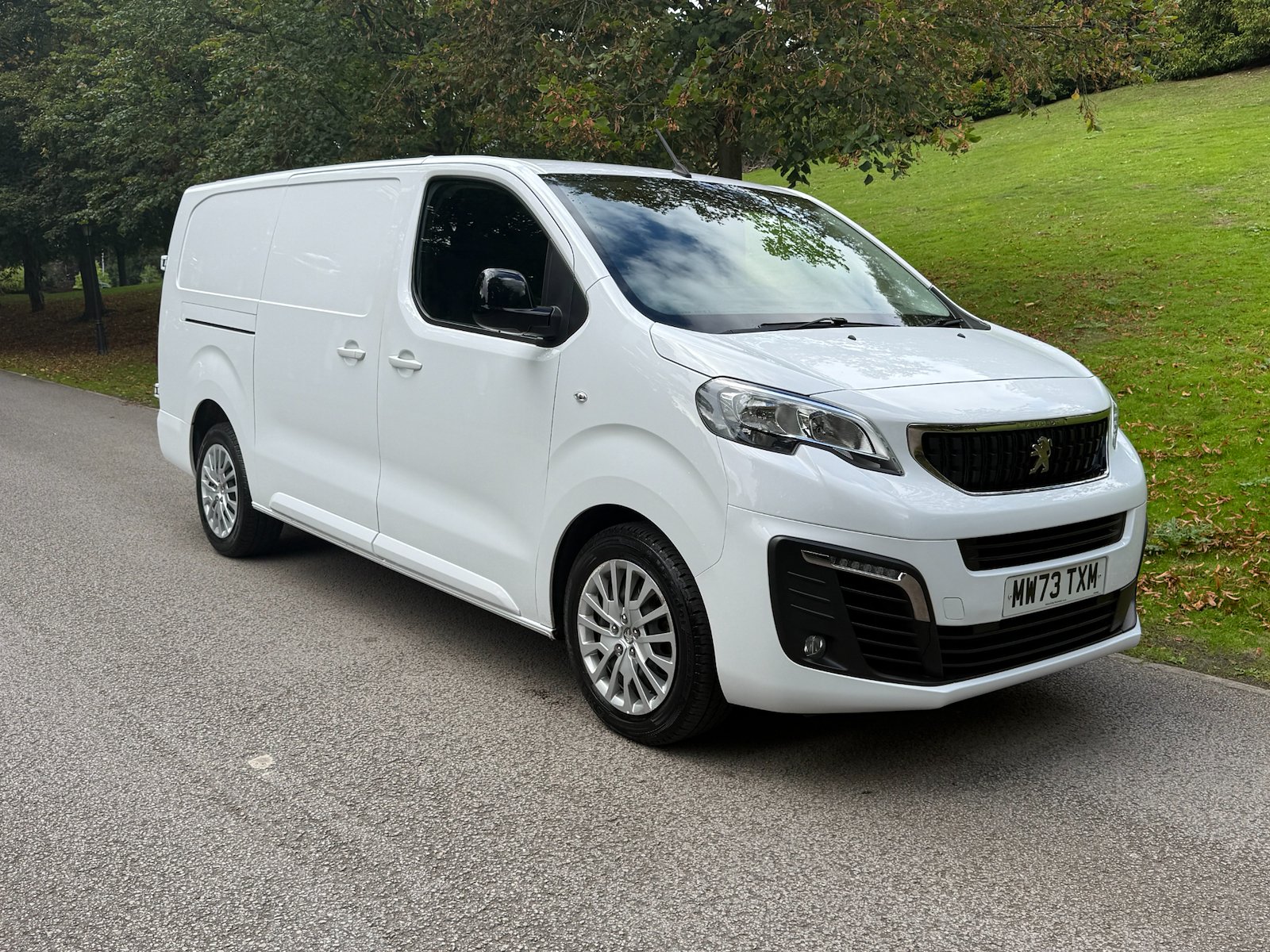 2023 Peugeot Expert Panel Van — photo 2 of 36