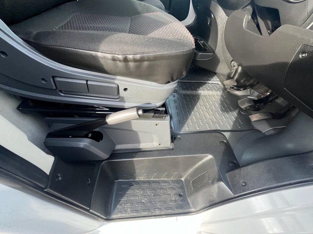 2023 Peugeot Boxer High Roof Panel Van — photo 2 of 2