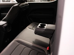 2024 Volkswagen Amarok PickUp Van — cab interior