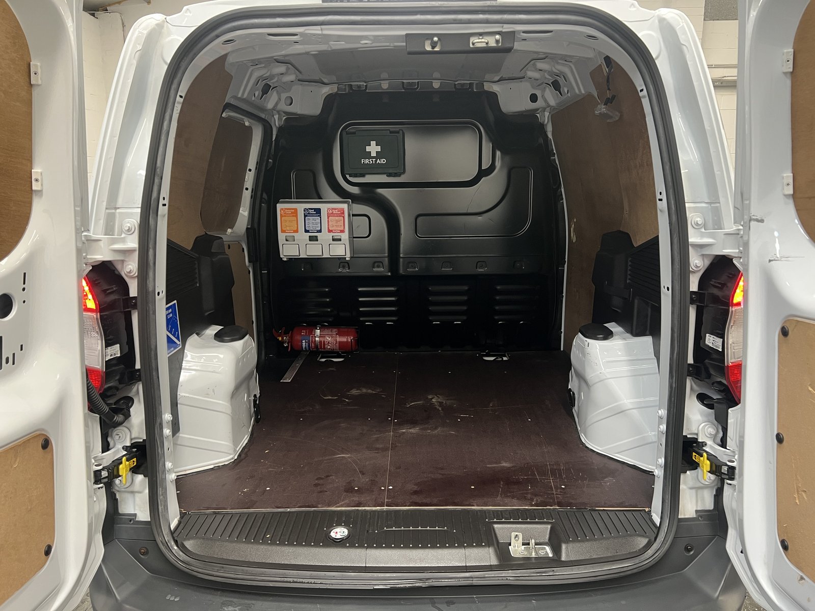 2019 Ford Transit Courier Panel Van — photo 17 of 17