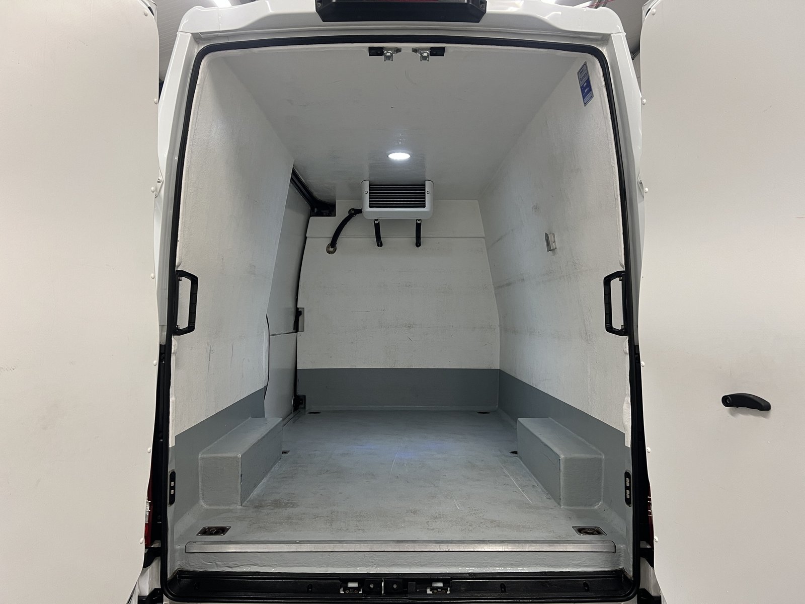 2020 Iveco Daily Panel Van — photo 18 of 18