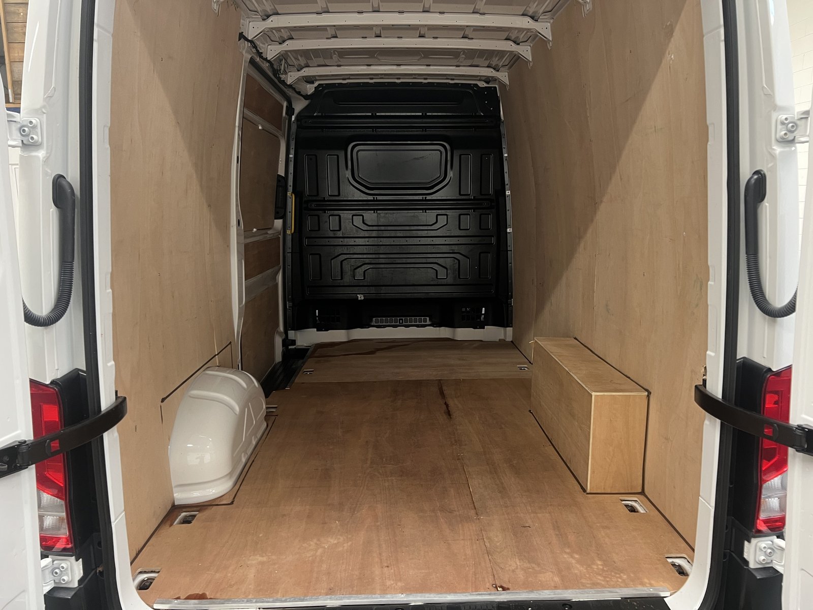2025 Volkswagen Crafter High Roof Panel Van — photo 25 of 25