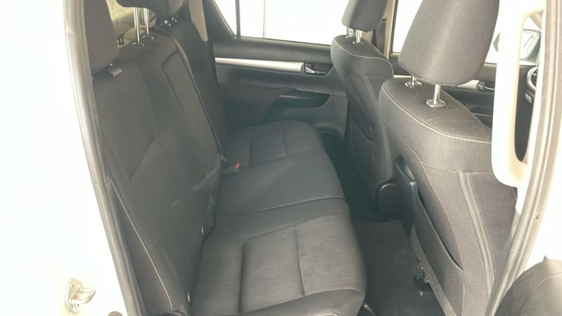 2023 Toyota Hilux Double Cab PickUp Van — photo 3 of 5