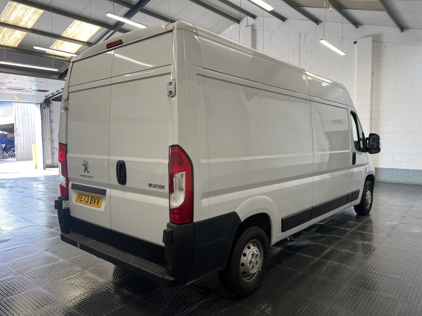 2023 Peugeot Boxer High Roof Panel Van — photo 1 of 4