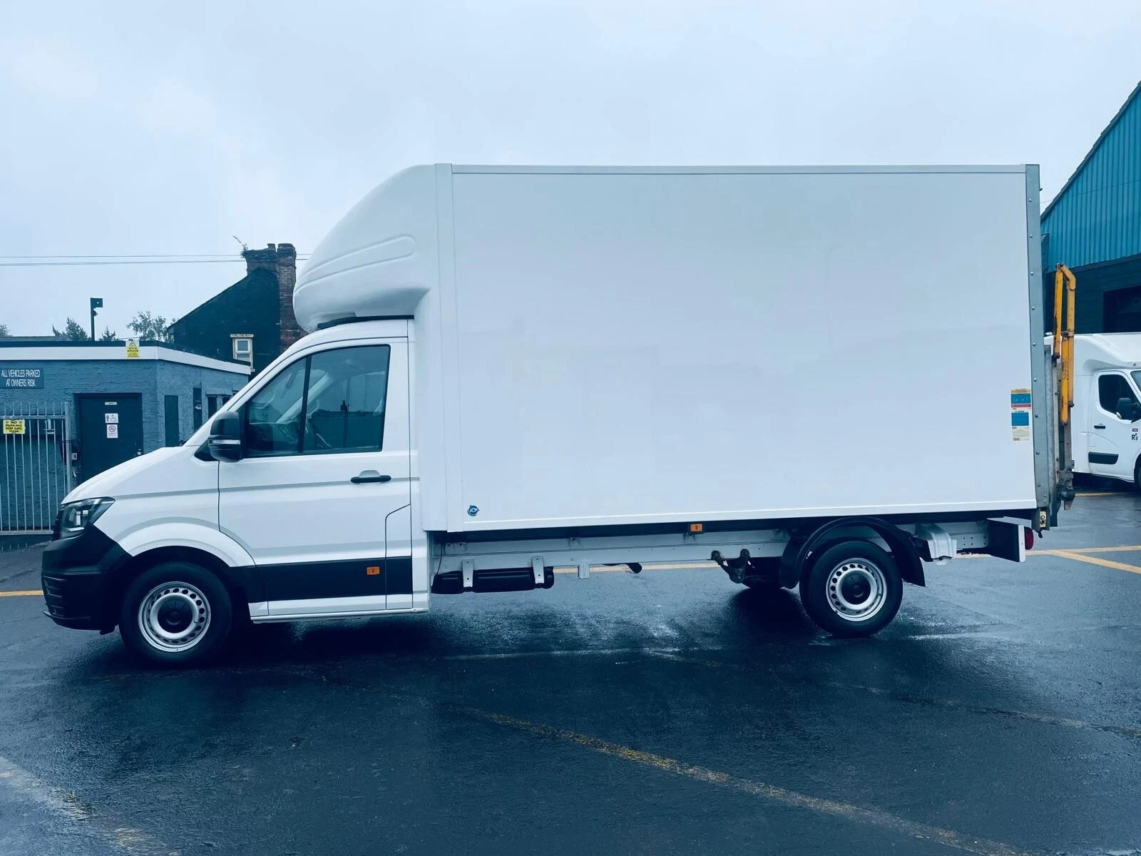 2021 Volkswagen Crafter Luton Box Van — photo 1 of 6