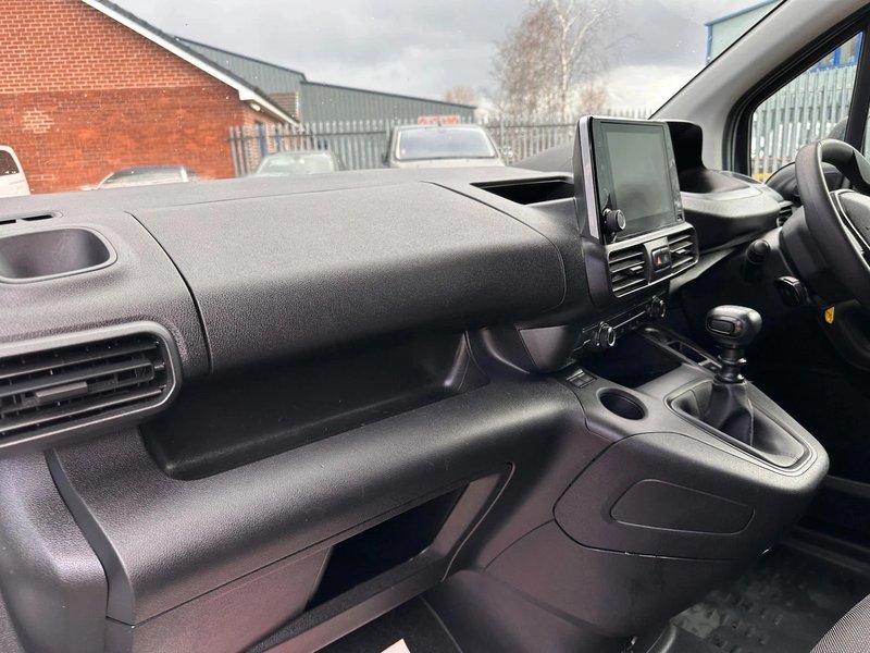 2023 Peugeot Partner Panel Van — photo 3 of 4
