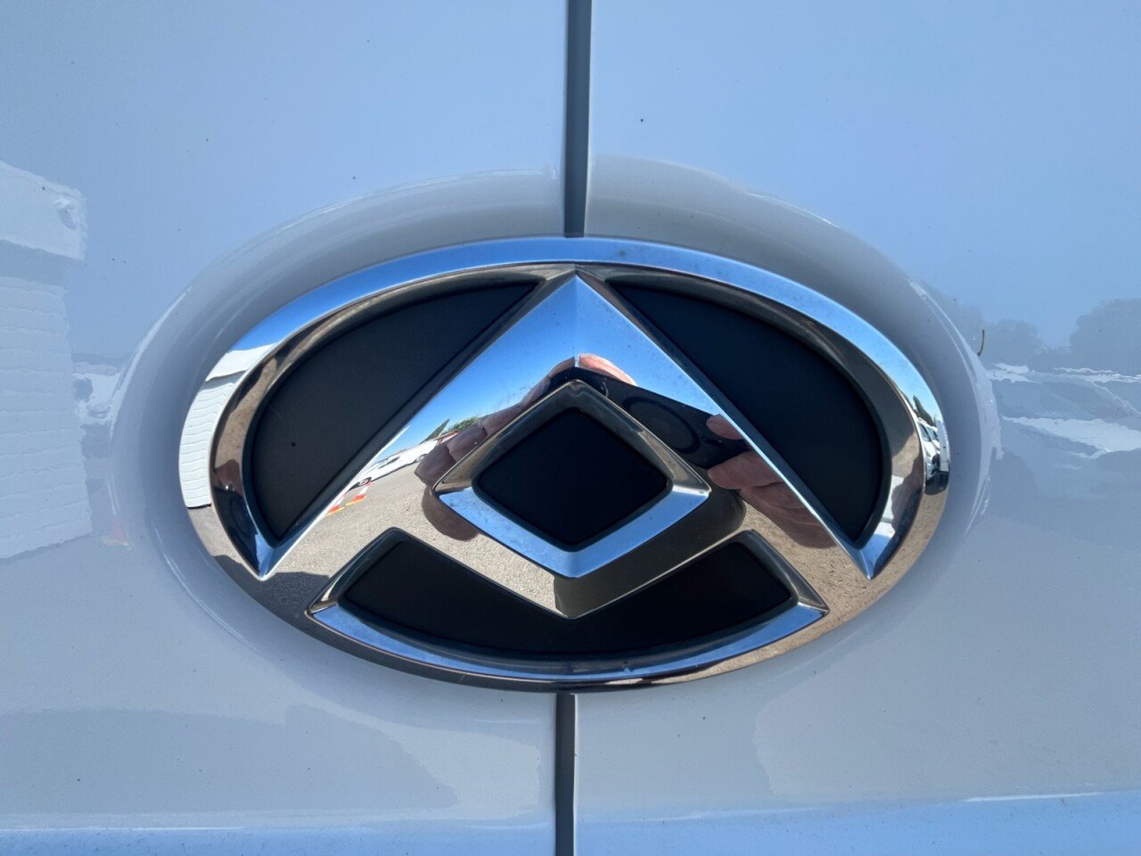 2023 Maxus Deliver 9 High Roof Panel Van — photo 2 of 11