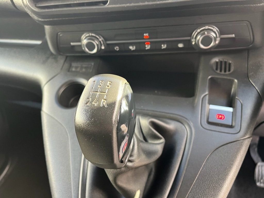 2023 Vauxhall Combo Panel Van — photo 16 of 16