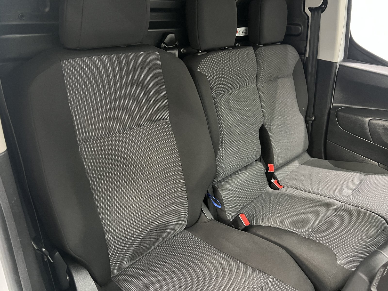 2023 Peugeot Partner Panel Van — photo 1 of 21