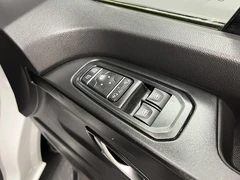 2022 Renault Trafic Luton Low Loader Van — detail