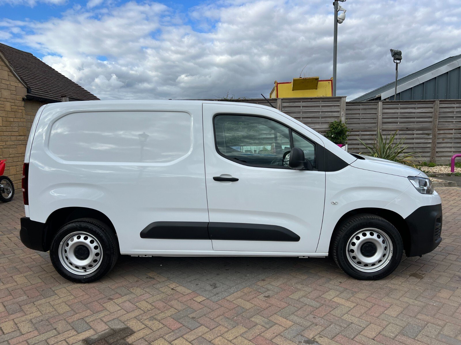 2023 Citroen Berlingo Panel Van — photo 1 of 1