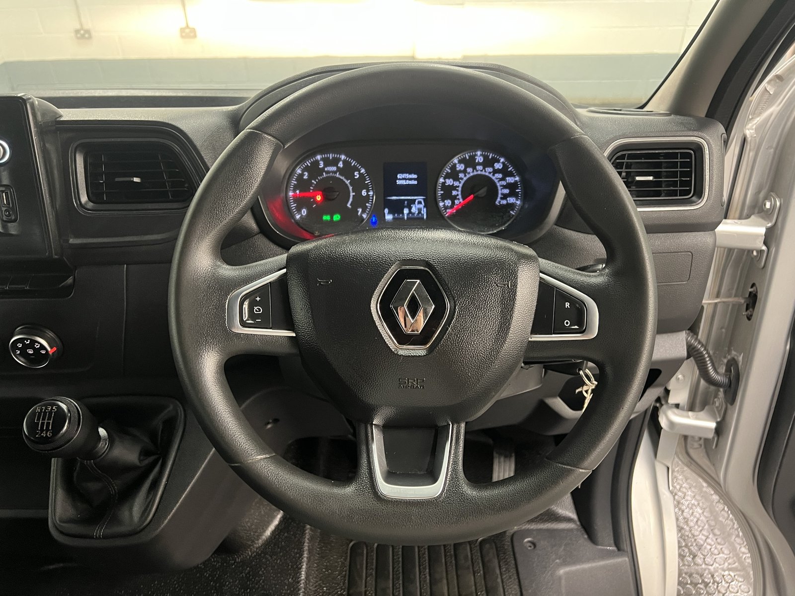 2022 Renault Master Panel Van — photo 2 of 21