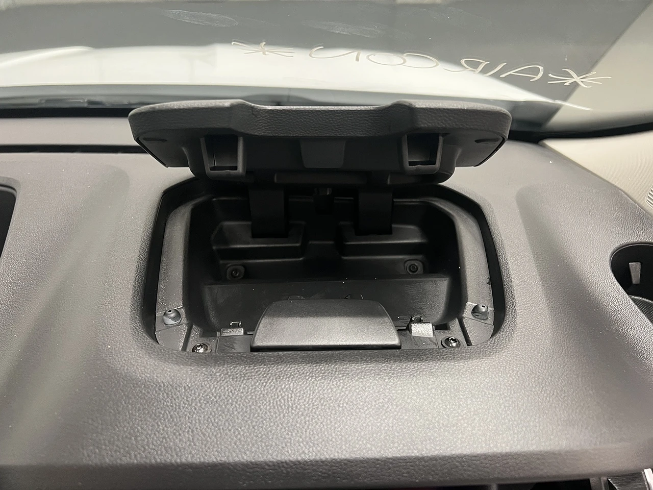 2022 Renault Trafic Luton Low Loader Van — cab interior