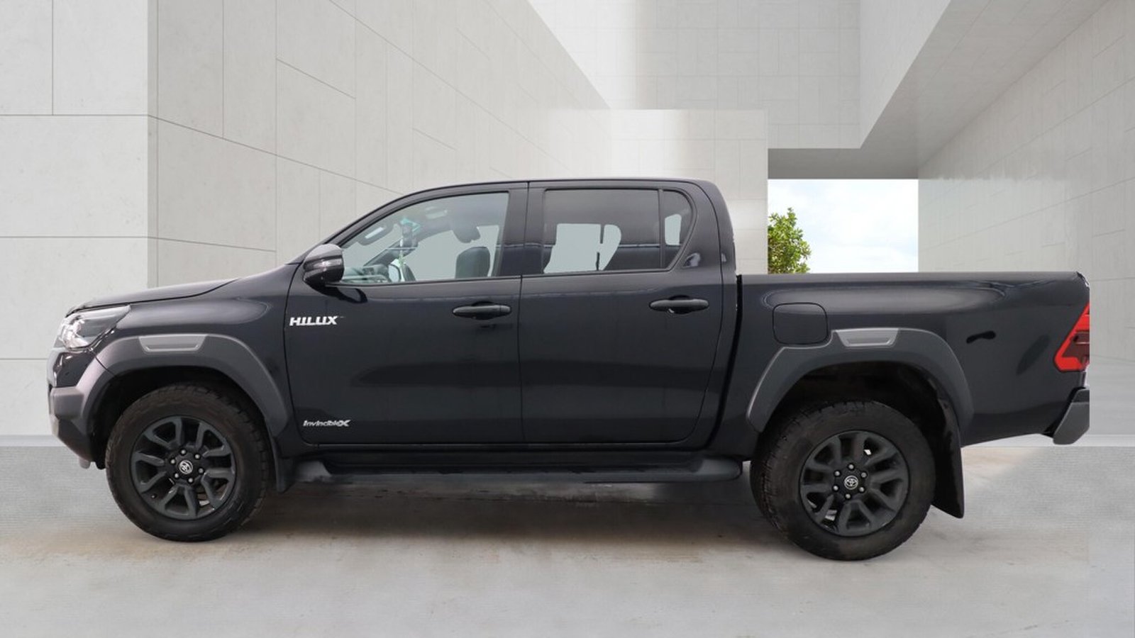 2023 Toyota Hilux Double Cab PickUp Van — photo 1 of 4