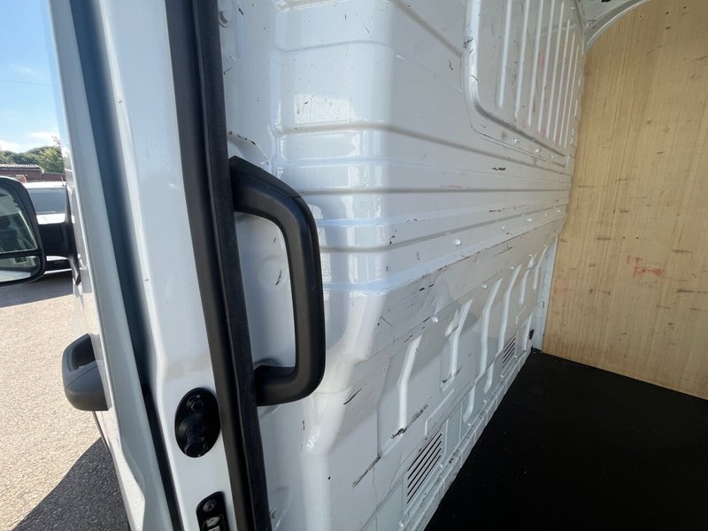 2023 Maxus Deliver 9 High Roof Panel Van — photo 3 of 11