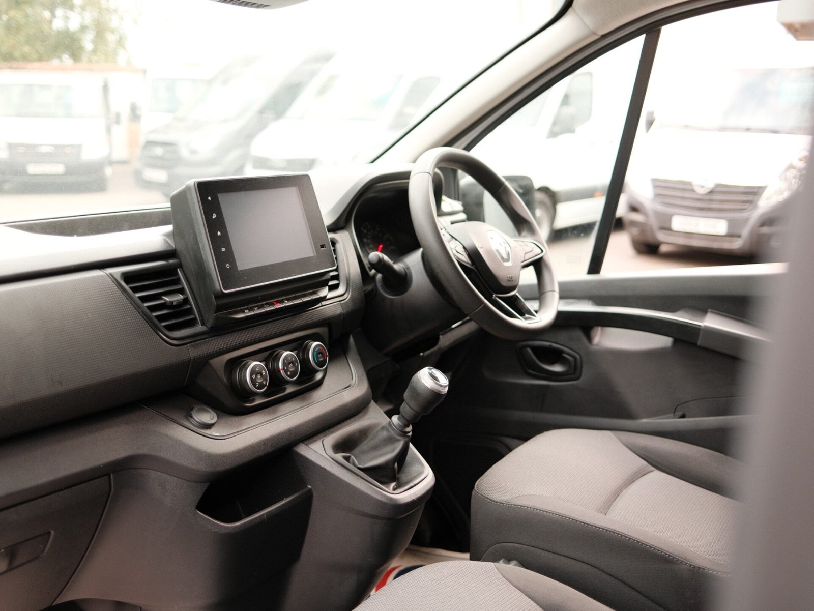 2023 Renault Trafic Panel Van — photo 1 of 2