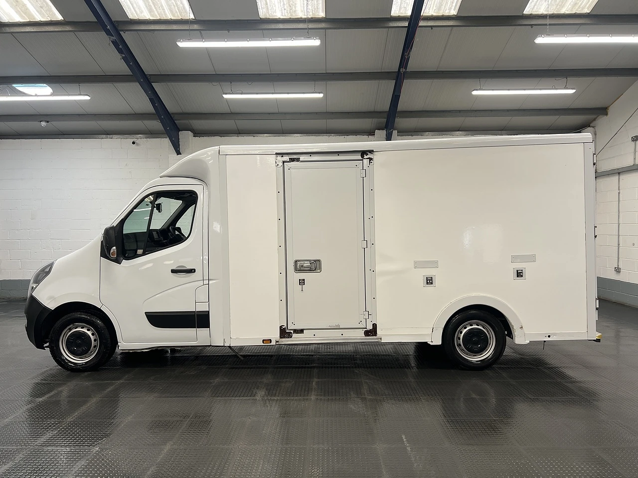 2022 Vauxhall Movano Luton Low Loader Van — side view