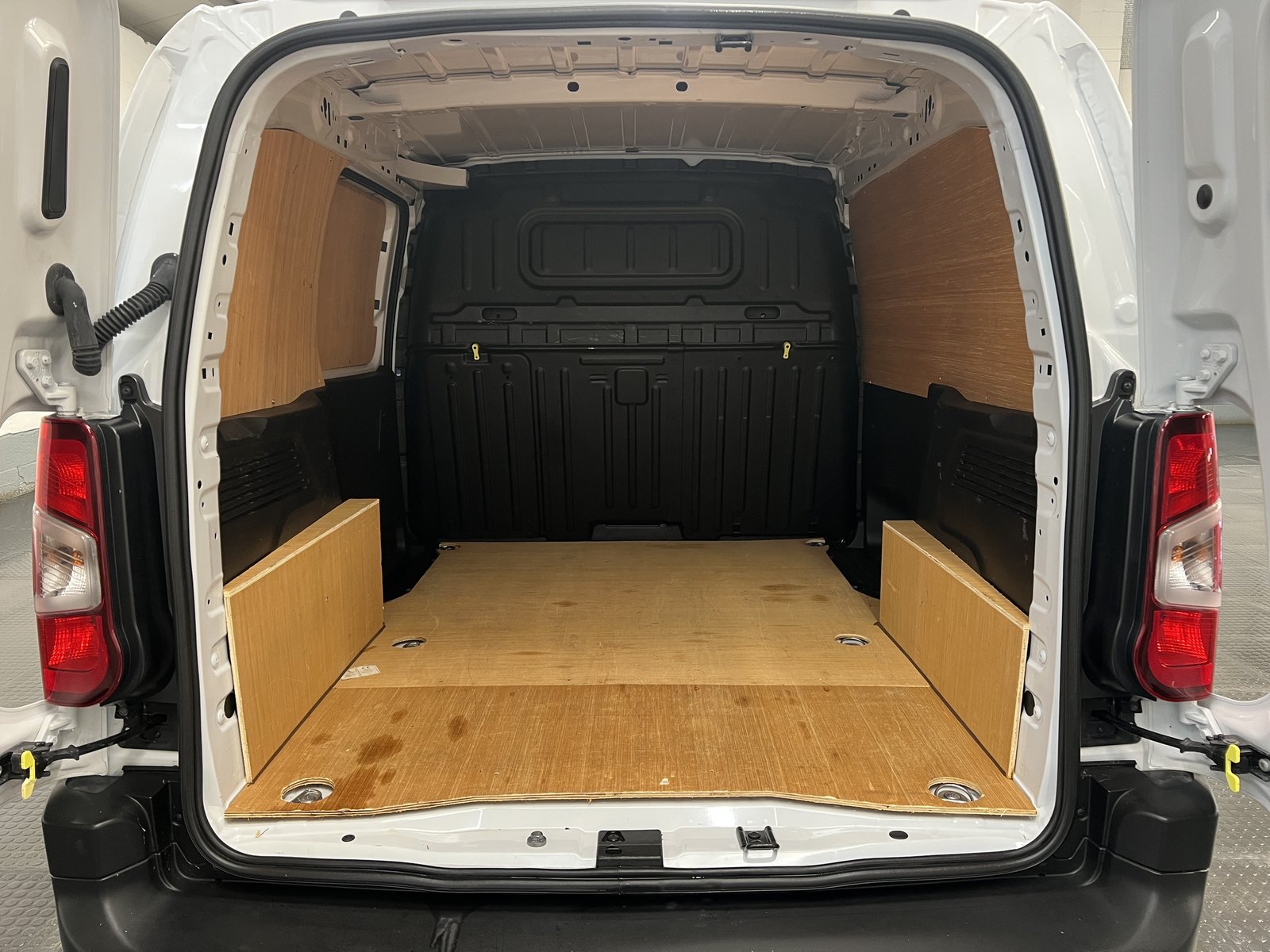 2023 Peugeot Partner Panel Van — photo 21 of 21