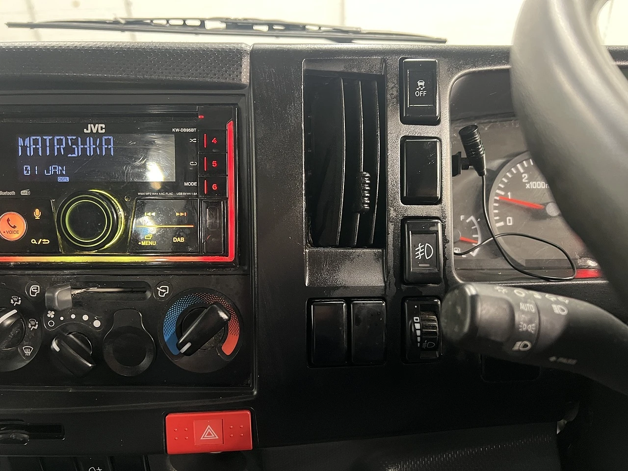 2023 Isuzu Grafter Dropside Van — cab interior