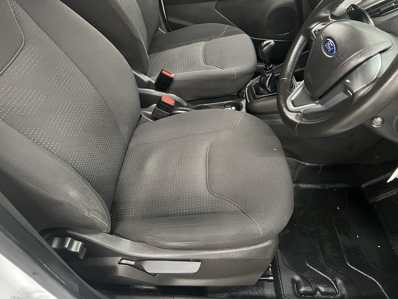 2019 Ford Transit Courier Panel Van — photo 2 of 17