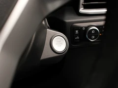 2024 Volkswagen Amarok PickUp Van — cab interior
