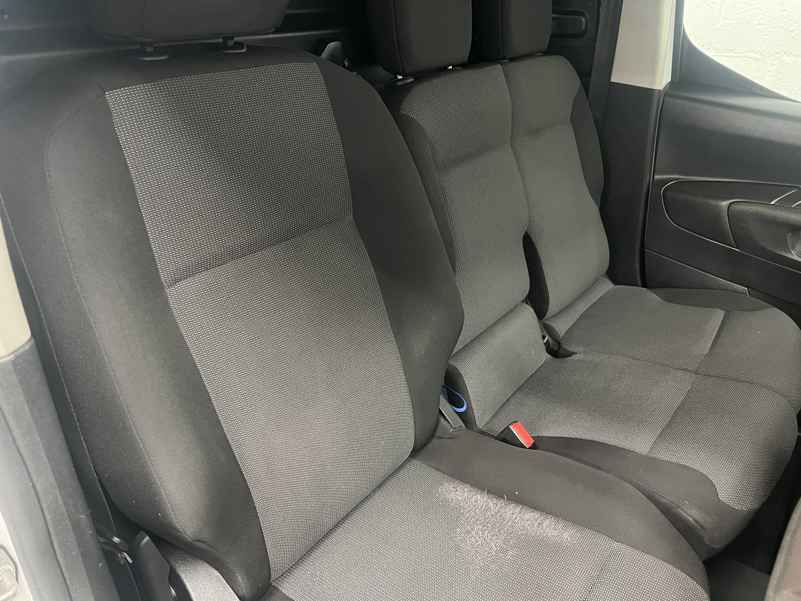 2021 Peugeot Partner Panel Van — photo 2 of 22