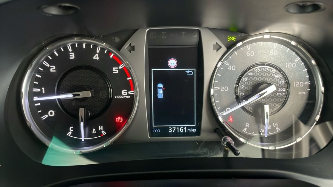 2023 Toyota Hilux Double Cab PickUp Van — photo 5 of 5