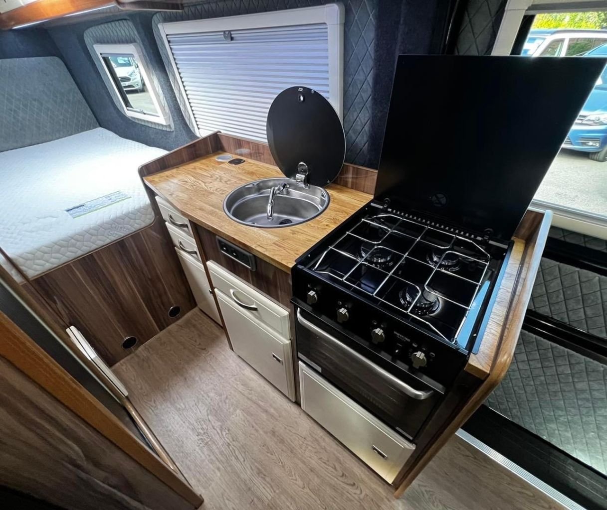 2022 Volkswagen Crafter High Roof Panel Van — photo 2 of 3