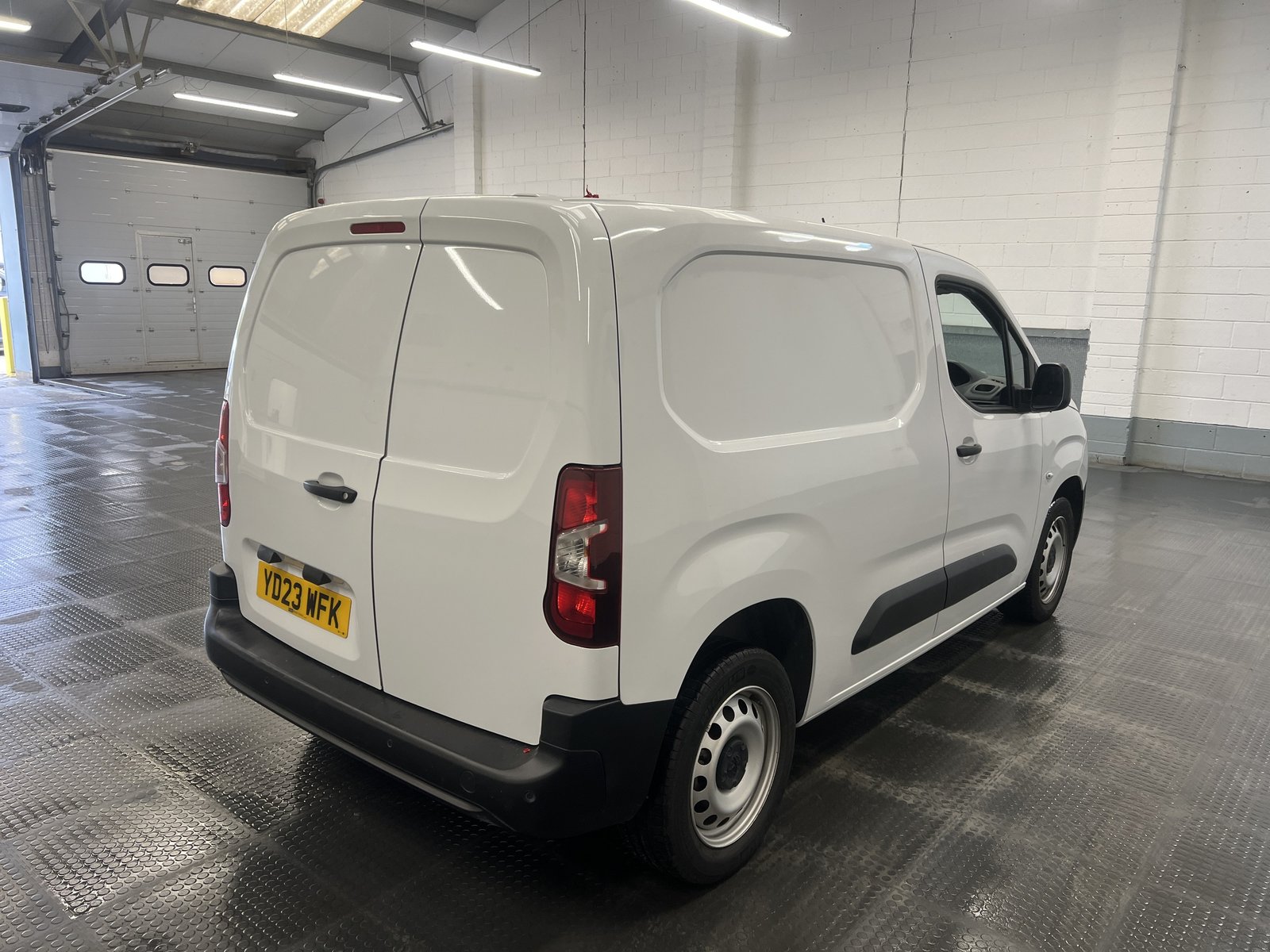 2023 Peugeot Partner Panel Van — photo 1 of 5