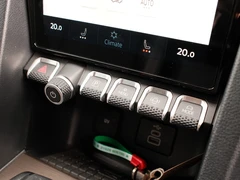 2024 Volkswagen Amarok PickUp Van — cab interior