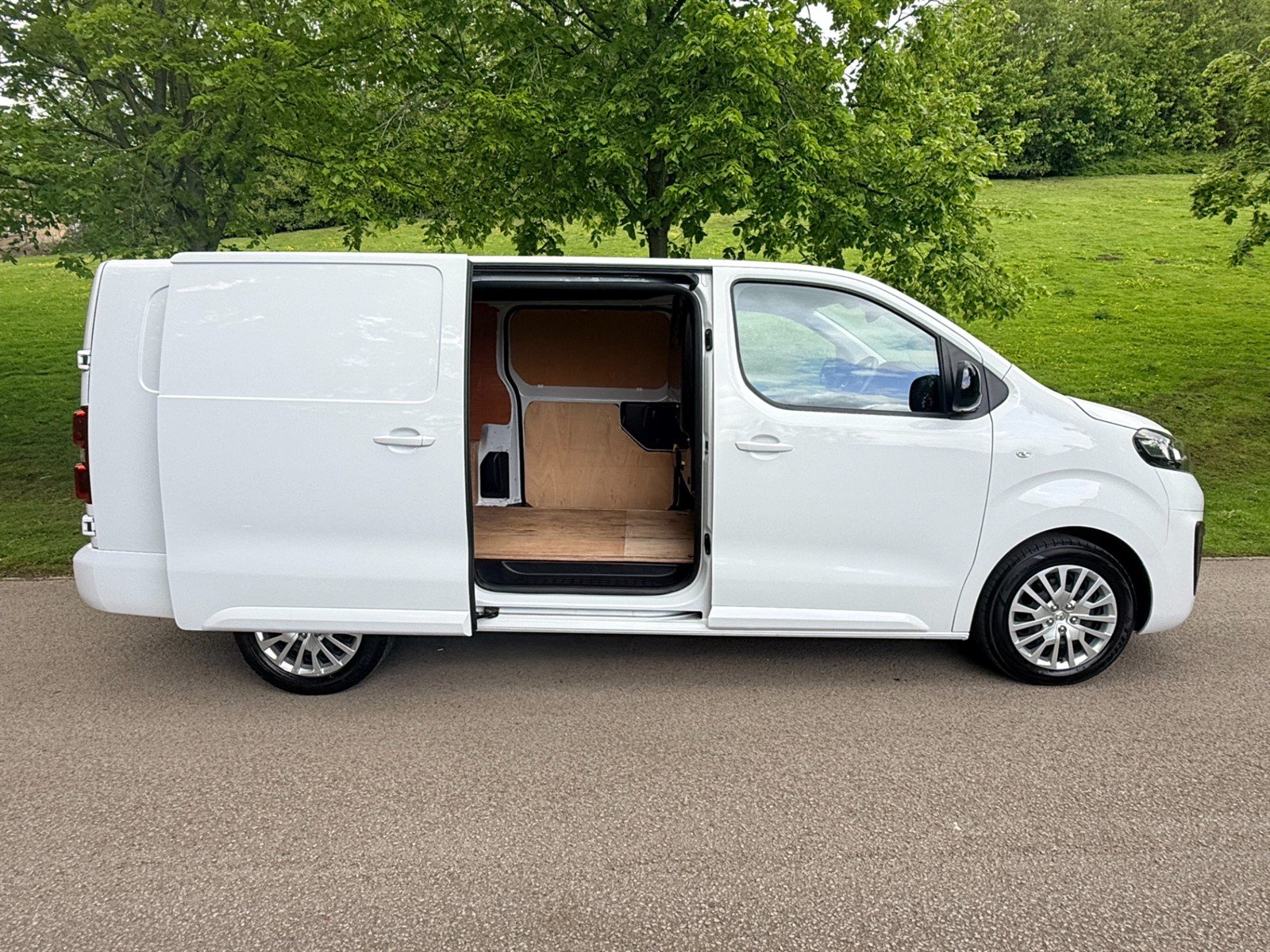 2023 Vauxhall Vivaro Panel Van — photo 2 of 34