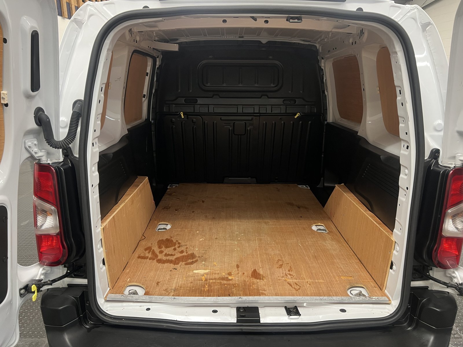 2023 Peugeot Partner Panel Van — photo 18 of 18