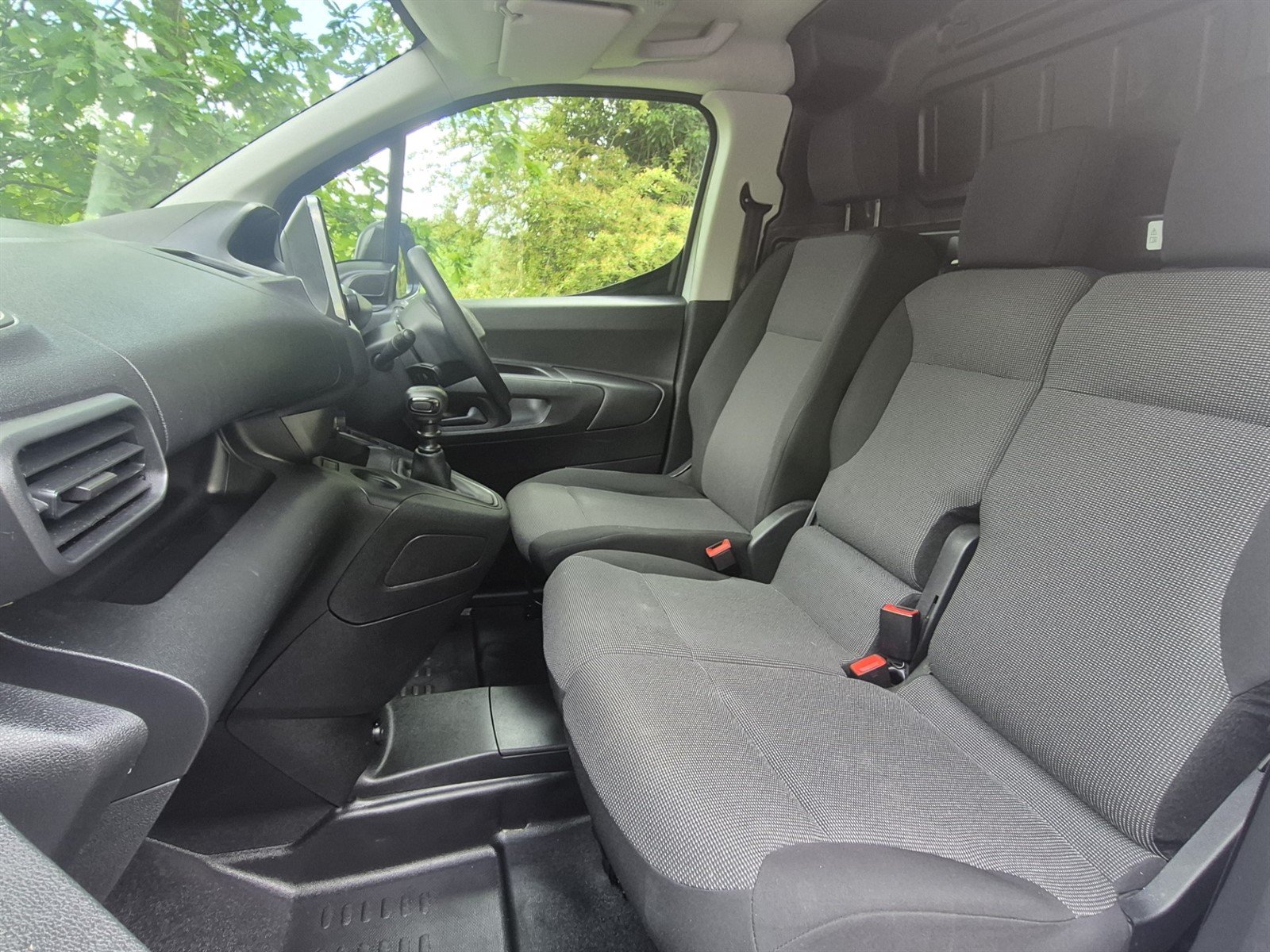 2023 Peugeot Partner Panel Van — photo 15 of 15