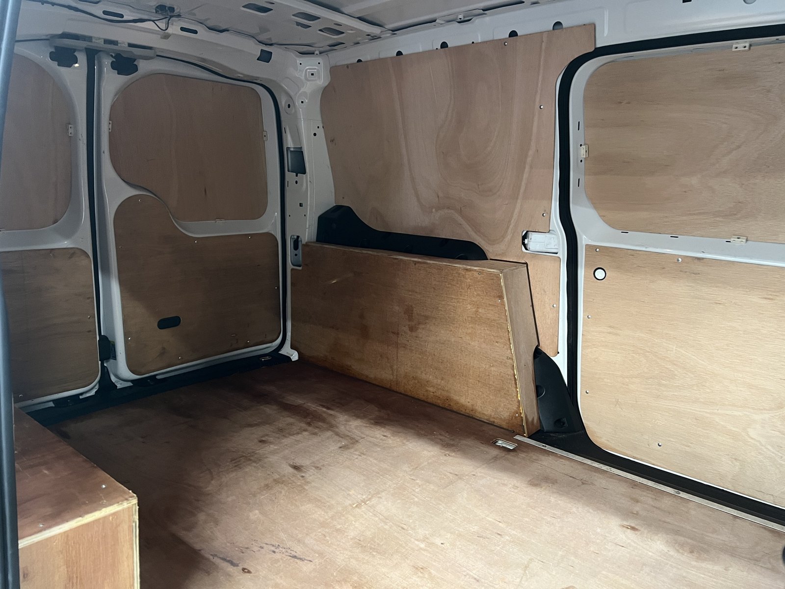 2025 Volkswagen Caddy Maxi Panel Van — photo 10 of 10